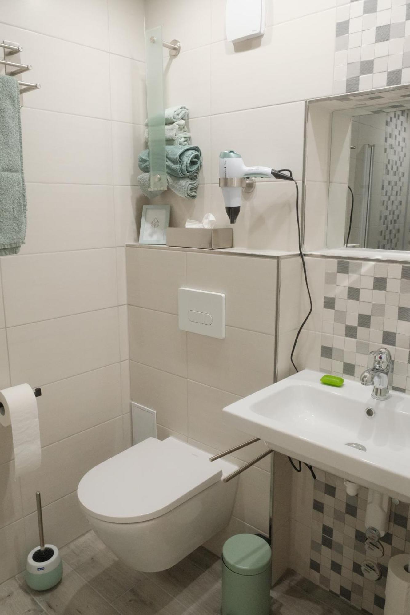 Zimmervermietung Hebenstreit Bernburg Esterno foto